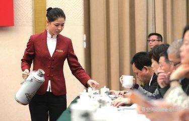 会议服务礼仪 给领导倒水者的角色定位与职业素养